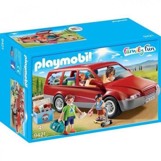 Famille avec voiture